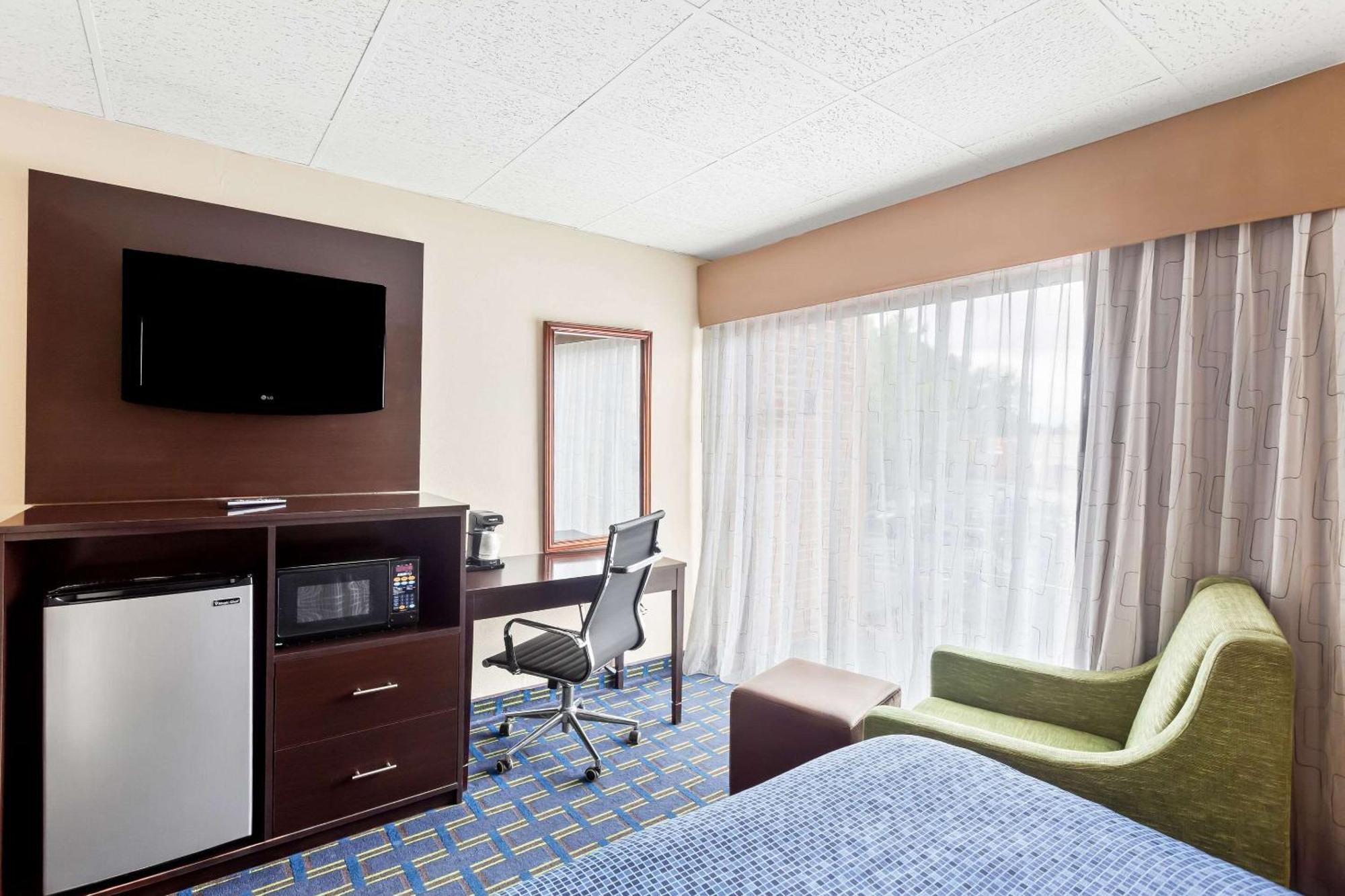 Econo Lodge Waynesboro - Skyline Drive Exterior photo