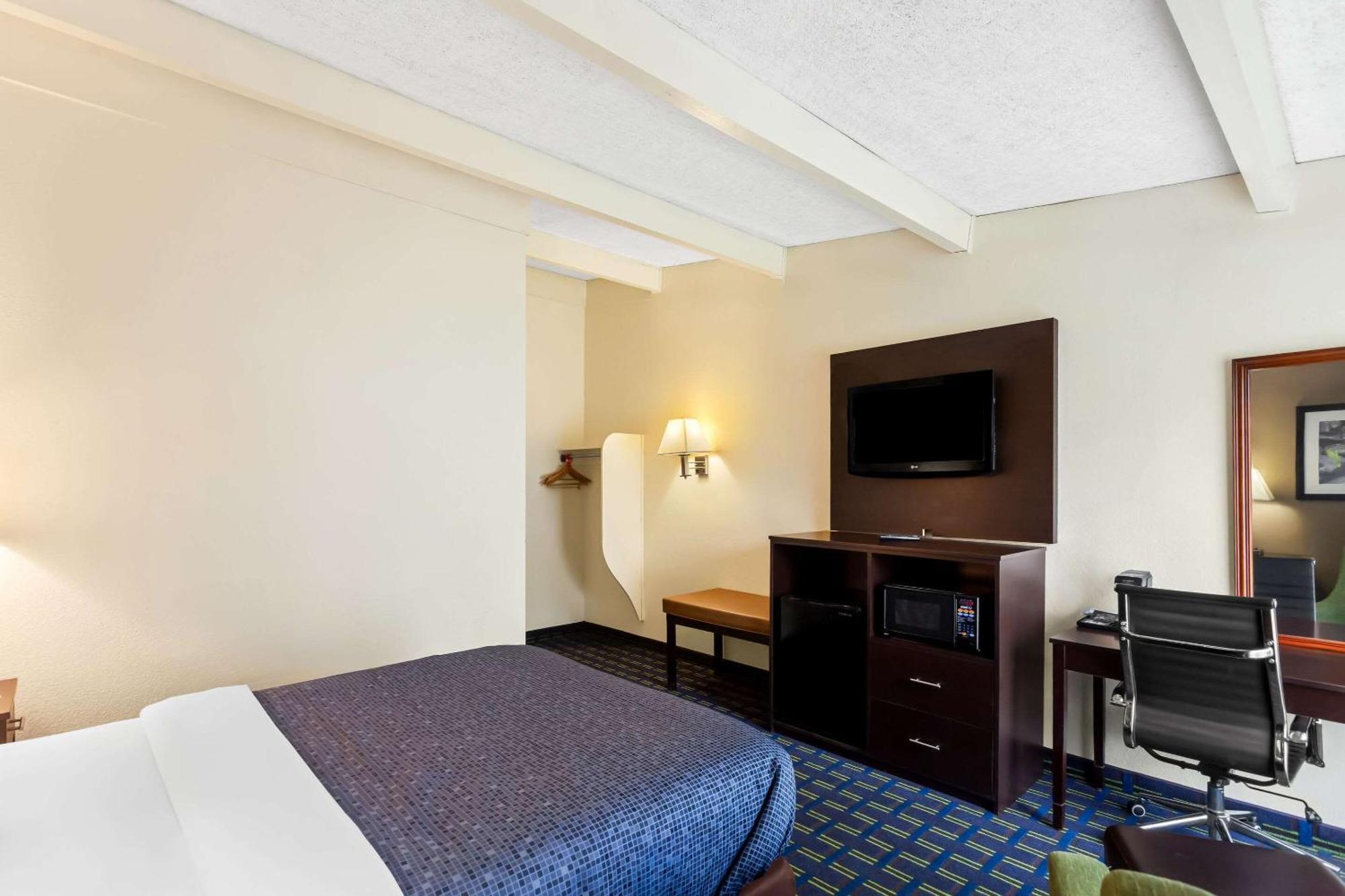 Econo Lodge Waynesboro - Skyline Drive Exterior photo