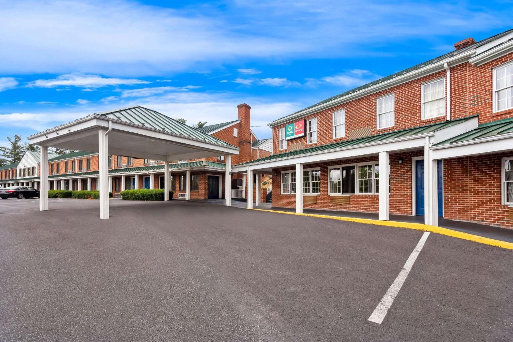Econo Lodge Waynesboro - Skyline Drive Exterior photo