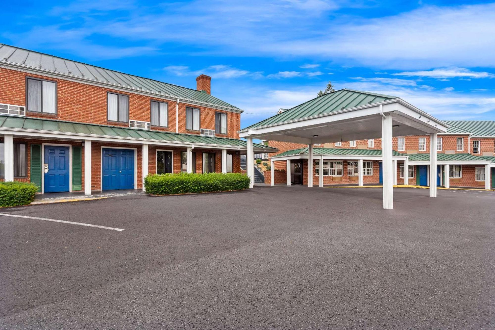 Econo Lodge Waynesboro - Skyline Drive Exterior photo
