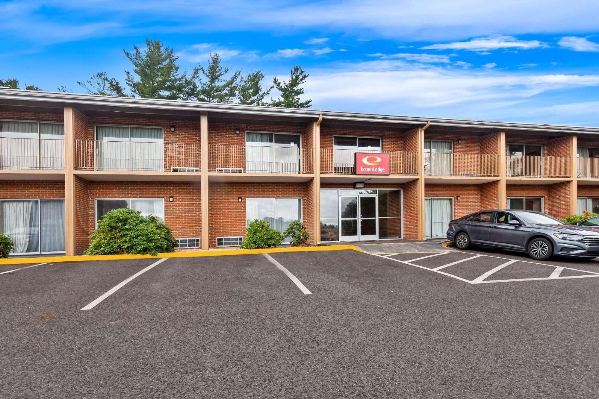 Econo Lodge Waynesboro - Skyline Drive Exterior photo
